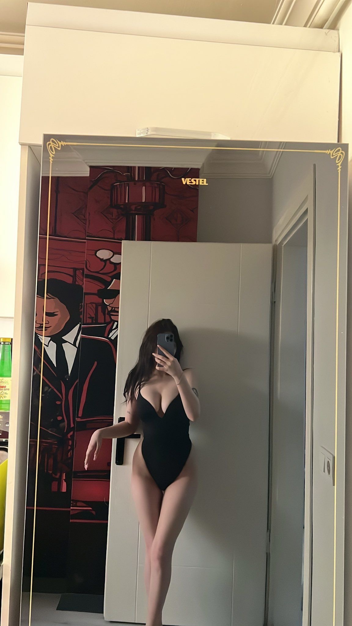 Aşağı Modern Bayan Bayan Escort Pınar